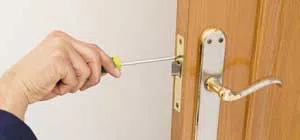 Affordable Locksmith Services Seattle, WA 206-886-3869 - trunk-unlock-01